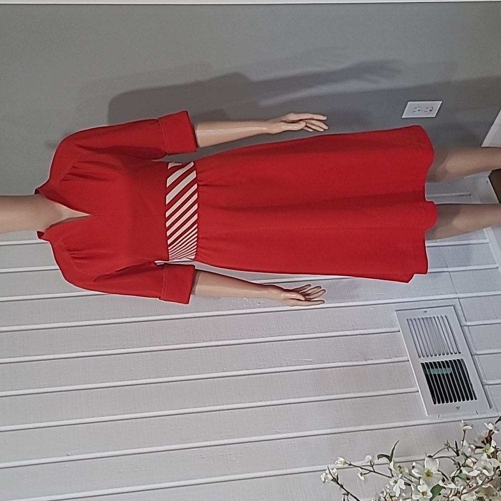 Vintage 1970s V-neck Dress